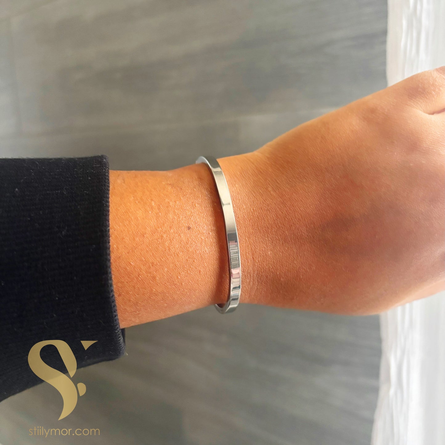 Simple Elegant Bangle