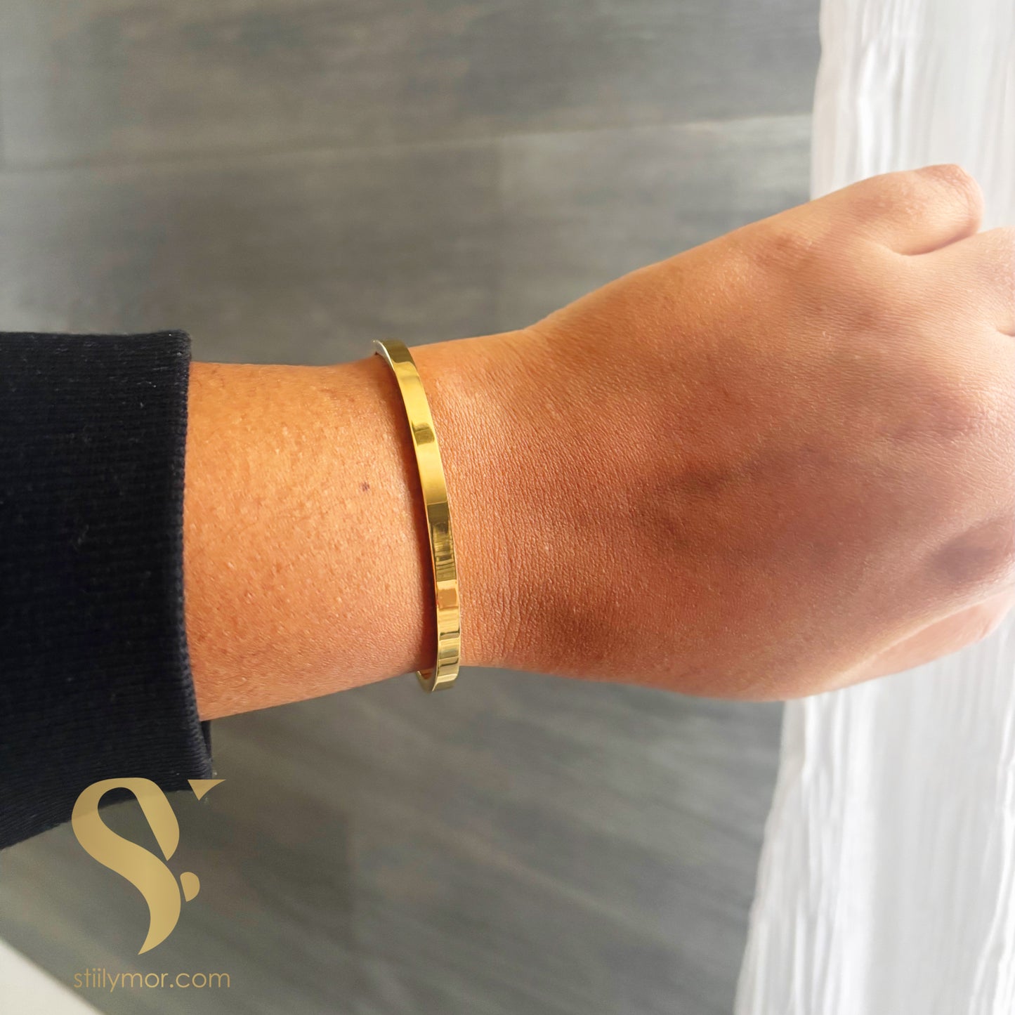 Simple Elegant Bangle